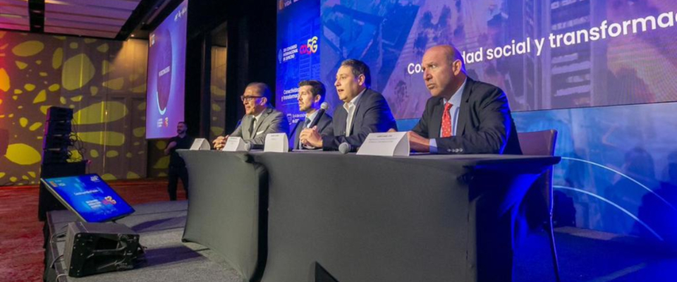 Foto del ministro TIC Mauricio Lizcano en la XIII versión del Congreso Internacional de Espectro