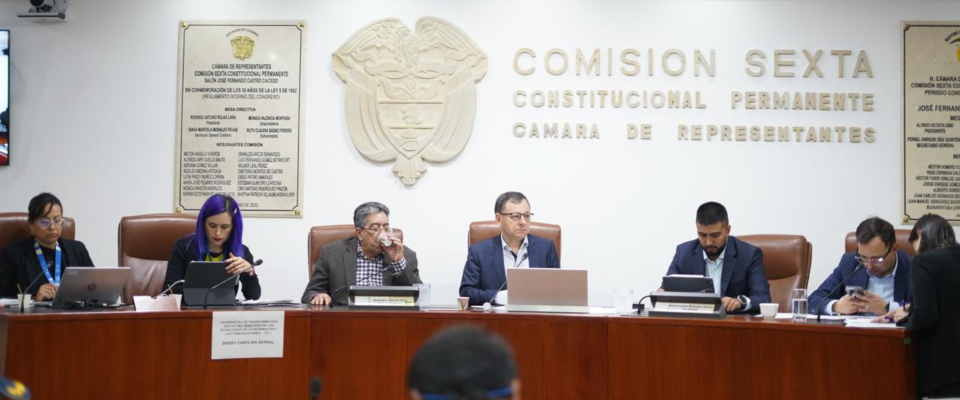 Foto de representantes del sector y la industria TI en audiencia de la Comisión Sexta de la Cámara de Representantes