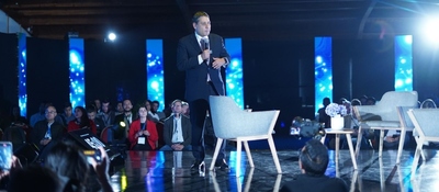 Foto del Ministro TIC en V foro TransformAcción InterNexa