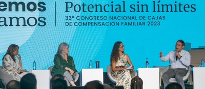 Foto Ministro TIC Mauricio Lizcano junto a participantes en la edición 33° del congreso de Asocajas ‘Potencial sin límites