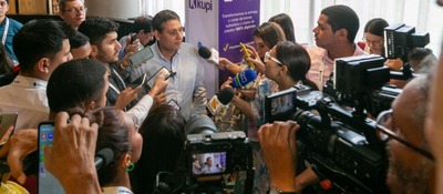 Foto del ministro TIC Mauricio Lizcano en rueda de prensa