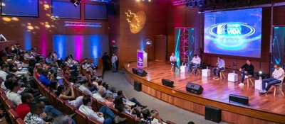 Foto del ministro en presentación del foro