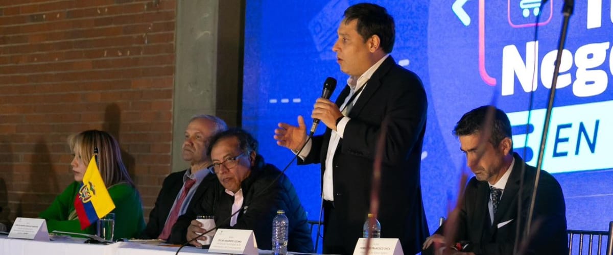 foto del ministro y del presidente en jornada del Gobierno con el Pueblo