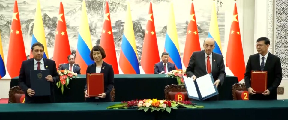 Foto del ministro TIC Mauricio Lizcano en la visita oficial a la República Popular de China