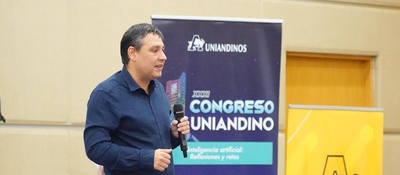 Fotografía del ministro Mauricio Lizcanon el marco del XXXI Congreso Uniandino Inteligencia Artificial: reflexiones y retos