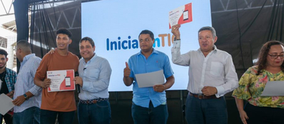 Foto del ministro TIC Mauricio Lizcano en presentación de Inicia con TIC