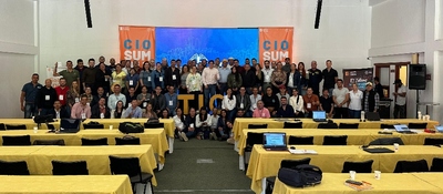 Foto con el equipo participante al evento