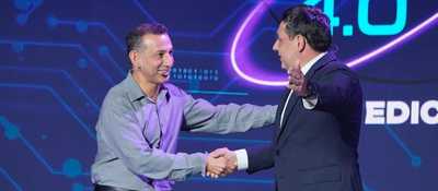 Foto de ministro TIC, Mauricio Lizcano con Dhiraj Mukherjee, cofundador de Shazam