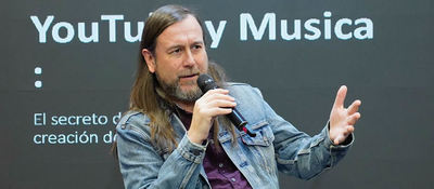 Foto de Fred Masherino dando una charla