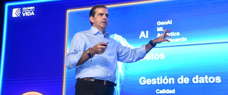 Foto del presentador la gestión de los datos en la inteligencia artificial Foto del presentador la gestión de los datos en la inteligencia artificial