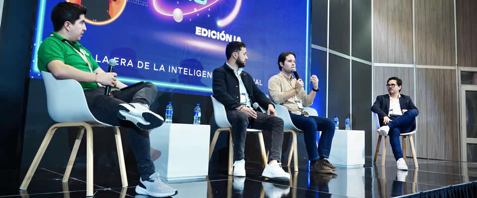 Foto de la presentación de Miguel Páez en Colombia 4.0 Foto de la presentación de Miguel Páez en Colombia 4.0