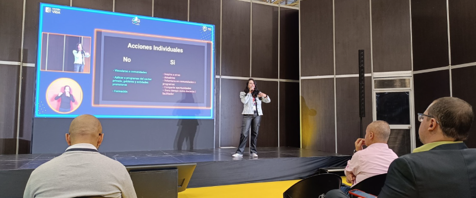 Foto de la expositor Juliana Carmona Giraldo Foto de la expositor Juliana Carmona Giraldo