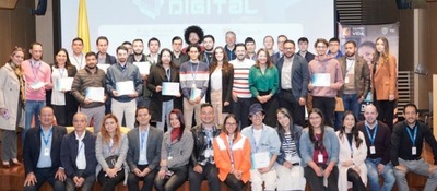 Foto de beneficiarios de Sociedad Digital