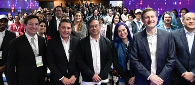 Foto del presidente Gustavo Petro y el Ministro TIC Mauricio Lizcano en el evento