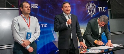 Foto del Ministro TIC Mauricio Lizcano presentando los resultados de la Subasta 5G