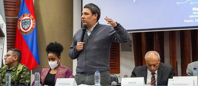 Foto de del Ministro TIC