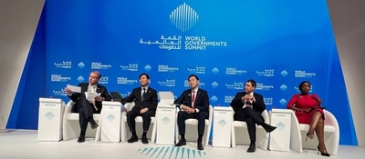 Foto del ministro TIC Mauricio Lizcano en panel del congreso