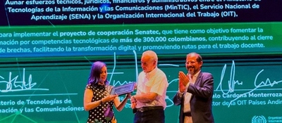 Foto de Viceministra en presentación