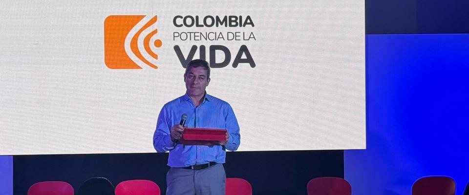 Foto de presentador en el evento Foto de presentador en el evento