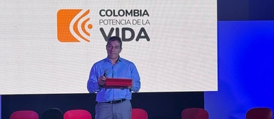 Foto de presentador en el evento