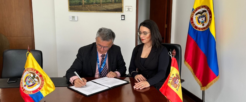 Foto de la firma de memorando