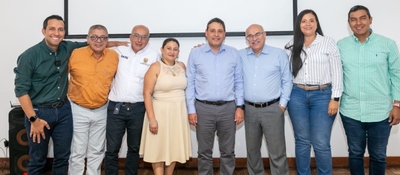 Foto del ministro TIC y asistentes al evento