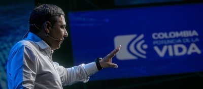 Foto del ministro TIC en lanzamiento de Colombia PotencIA Digital