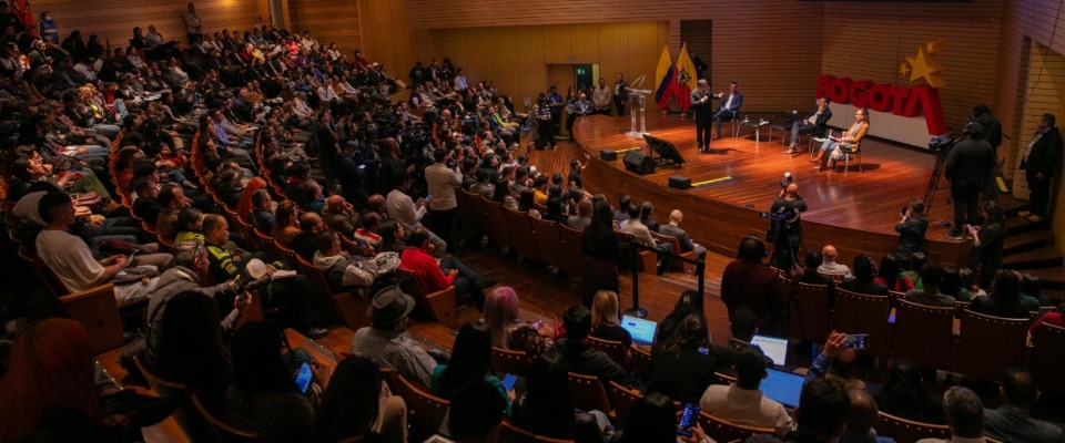 Foto de asistentes a la presentación