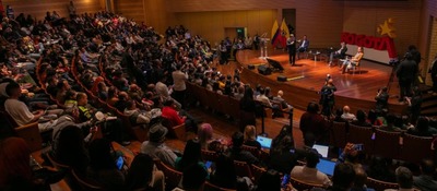 Foto de asistentes a la presentación