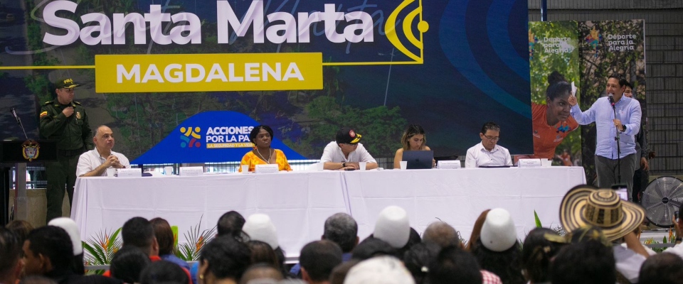 Foto del ministro TIC con el presidente Petro