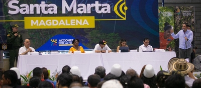 Foto del ministro TIC con el presidente Petro