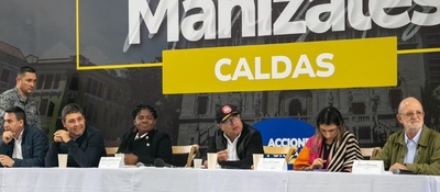 Foto del ministro TIC y el presidente Petro