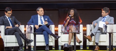 Foto del ministro TIC en la cumbre