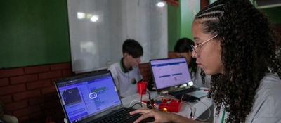 Foto de estudiantes beneficiarios