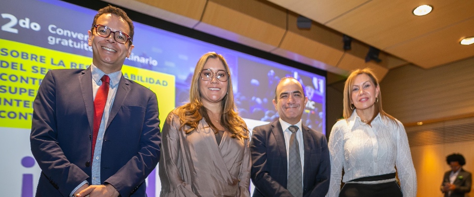 Foto de funcionanrios de MinTIC