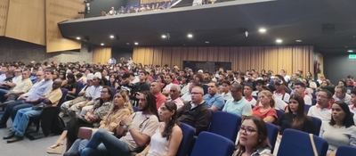 Foto del público en un auditorio