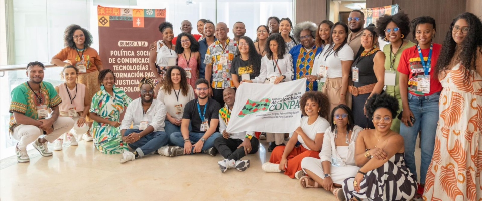 Foto de grupo de ciudadanos afrocolombianos que participaron en el evento