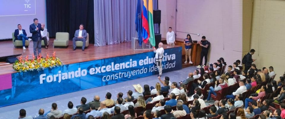 Foto del ministro TIC en Talento Tech