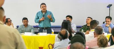 Foto del ministro TIC exponiendo sobre el proyecto