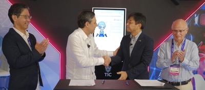 Foto del ministro TIC junto a lideres de Japón