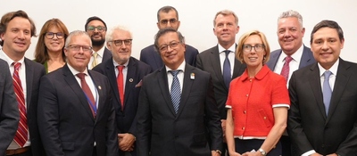 Foto del presidente Gustavo Petro junto al Ministro TIC en la Cumbre del Futuro de la ONU