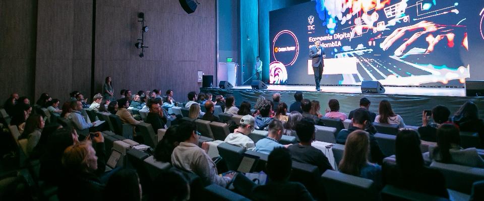 Foto del ministro TIC en el evento