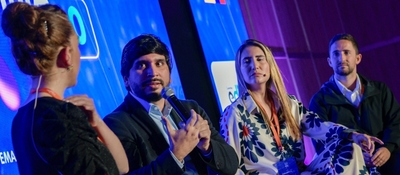 Foto de presentadores de charla en Colombia 4.0