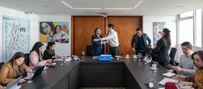 Foto del encuentro entre el minsitro TIC con el Ministro de Educación junto al British Council