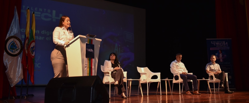 Foto de los exponentedes del bootcamp tecnológico de Talento TECH realizado en Buga