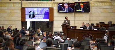 Foto del viceministro de Transformación Digital en un panel del Foro Legislativo Internacional de Inteligencia Artificial y Seguridad