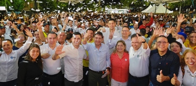 Foto del ministro TIC y asistentes al evento