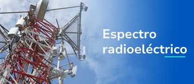 Foto de antena radioeléctrica junto al texto ´Espectro radioeléctrico'
