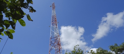 Foto de una antena radioeléctrica