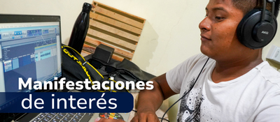 Imagen diseñada con texto y una imagen de un locutor de emisora